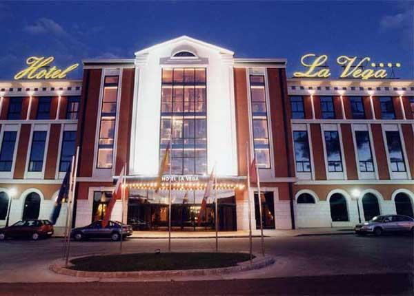 Hotel La Vega Арройо-де-ла-Енком'єнда Екстер'єр фото